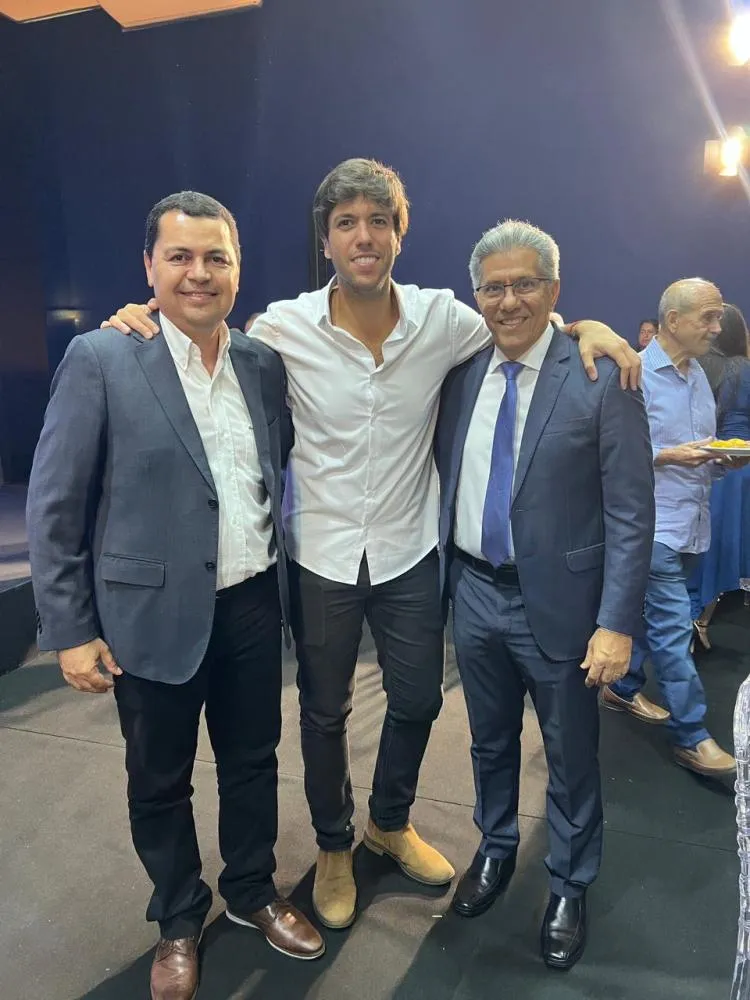 Na foto: Presidente do Sicoob Tocantins Gilberto Moraes, palestrante Caio Coppolla e Coronel Napoleão Sobrinho, Conselheiro do Tribunal de Contas do Estado do Tocantins.