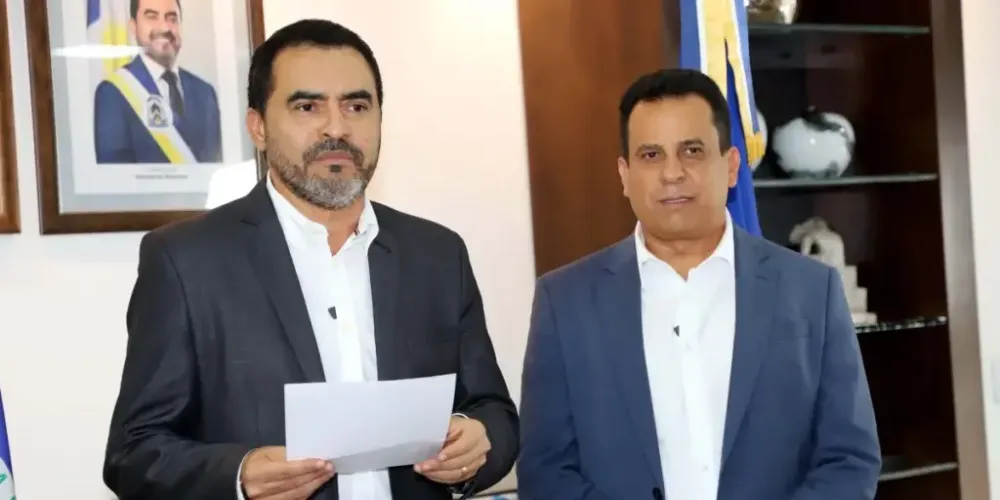 Governador Wanderlei Barbosa com o secretário da Educação (Foto: Esequias Araujo/Secom)