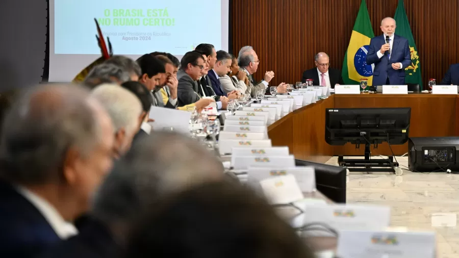 O presidente Lula em reunião ministerial no Palácio do Planalto em 2024 Imagem: EVARISTO SÁ / AFP.