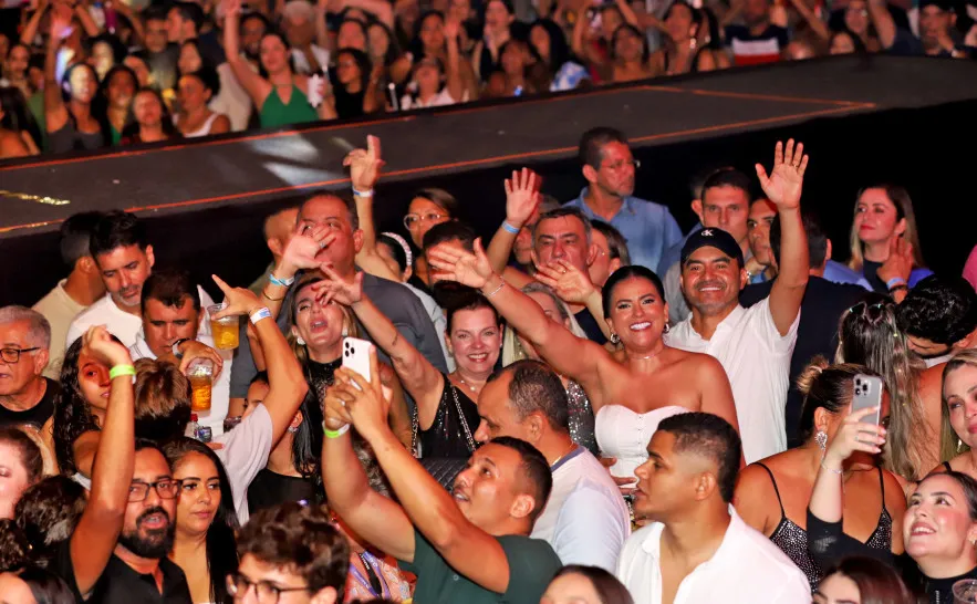 Governador Wanderlei Barbosa prestigia o Carnaval ao lado da população e ressalta a importância da festa para a cultura, o lazer e a economia do Tocantins - Foto: Ademir dos Anjos/Governo do Tocantins