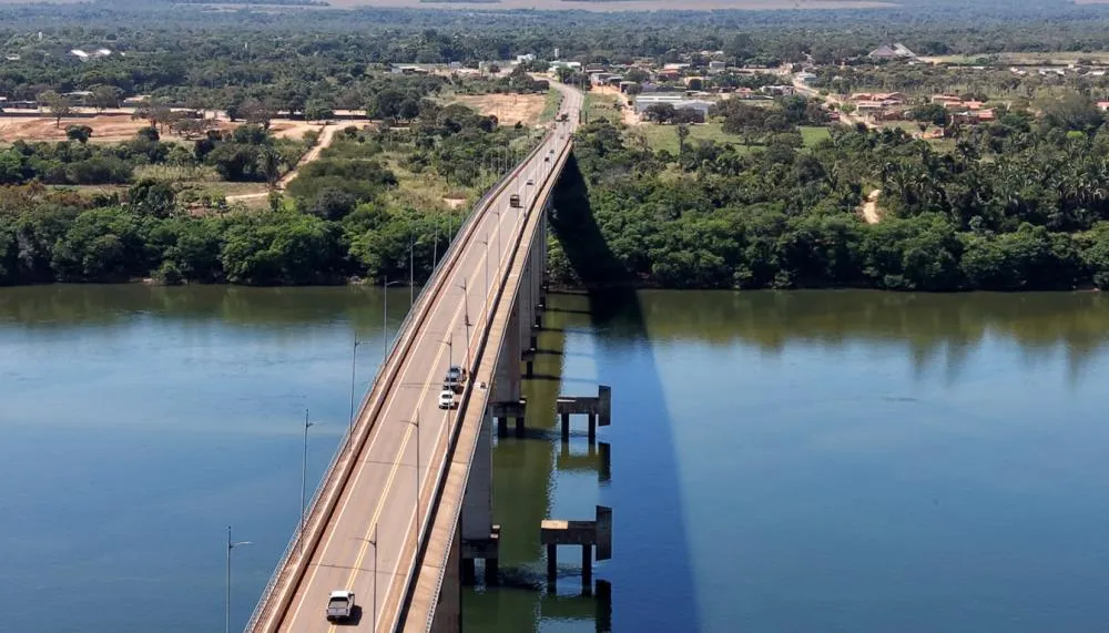 Após bloqueio completo da ponte de Pedro Afonso, governo estadual disponibiliza embarcações provisórias e reforça conservação dos trajetos alternativos.