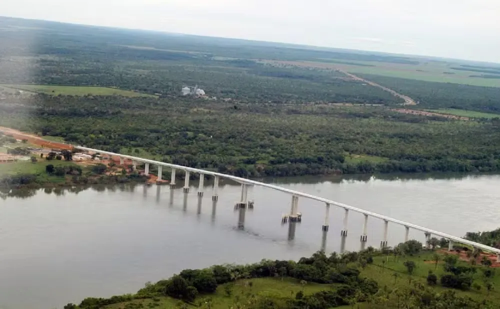 Ponte sobre o Rio Tocantins, na BR-235 liga Pedro Afonso a Tupirama — Foto: Luciano Ribeiro/Governo do Tocantins